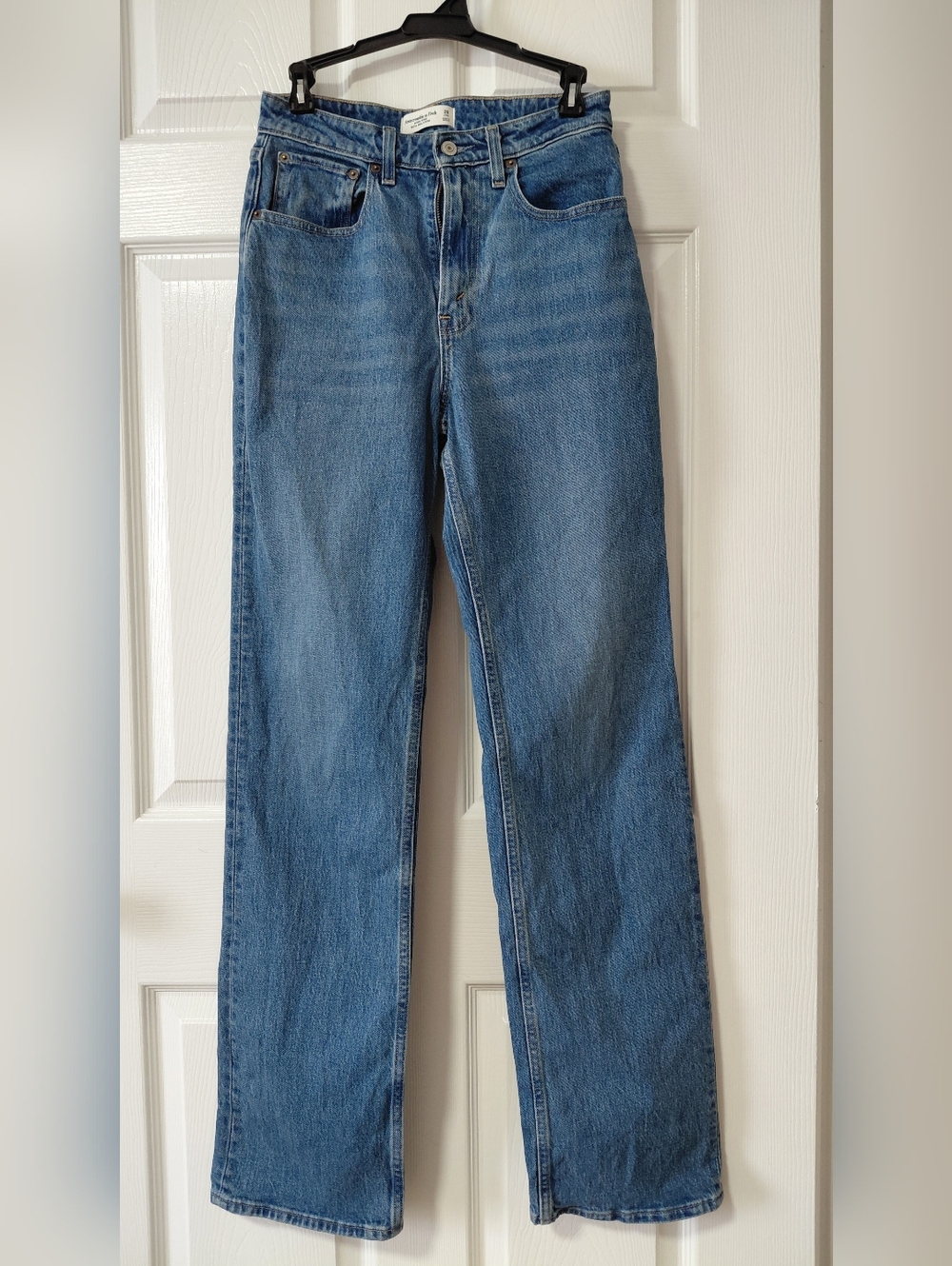 Abercrombie & Fitch High-Rise Relaxed Fit Blue Jeans